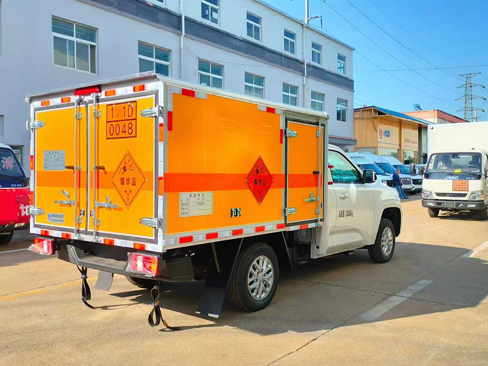 江铃大道皮卡爆破器材运输车